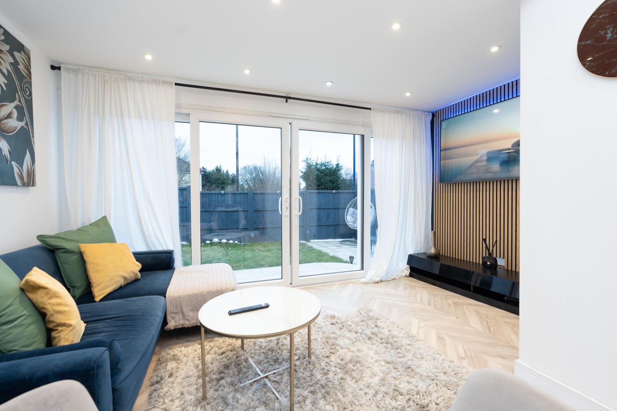 Estwood - Gated House Villa เซาธ์แธมป์ตัน ภายนอก รูปภาพ